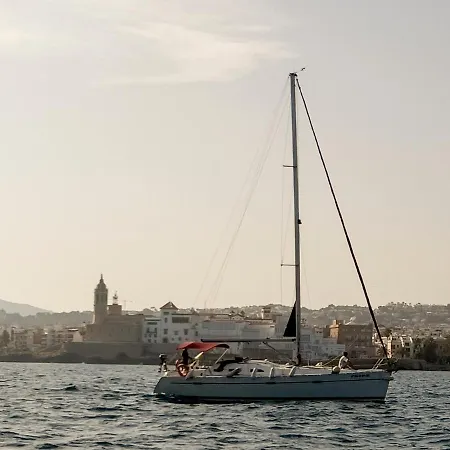 Alojamiento En Sitges, Con Opcion A Tour De Navegacion Botel