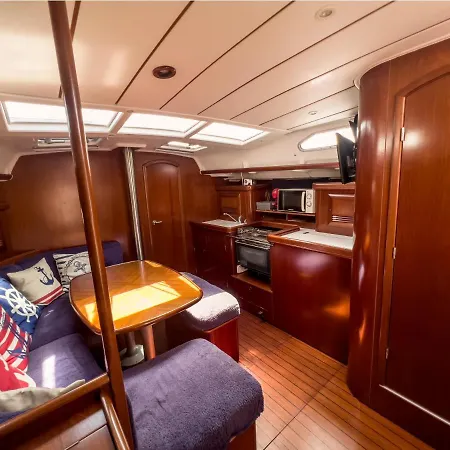 Hotel en barco Barco En *
