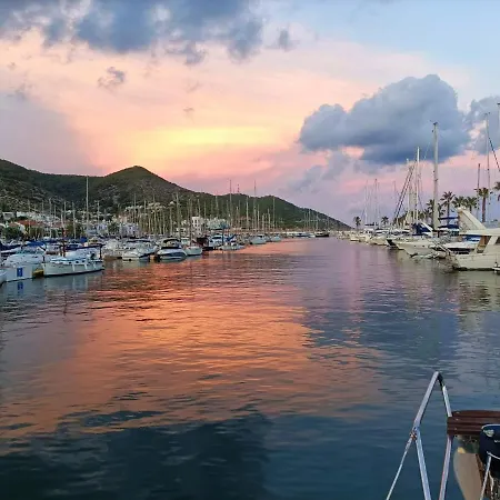 Alojamiento En Sitges, Con Opcion A Tour De Navegacion Botel *